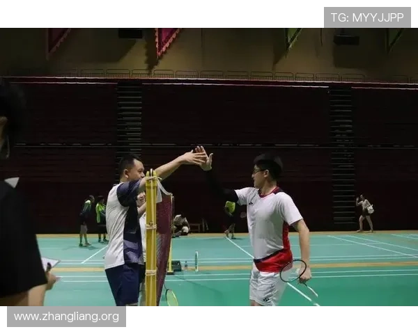 五位球友在游戏中如何建立默契配合实现团队胜利的实用技巧